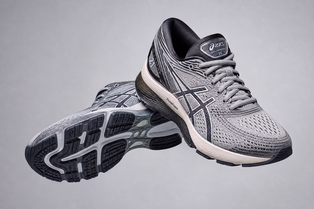 Asics Nimbus Womens 21 Running Shoes in Studio Setting